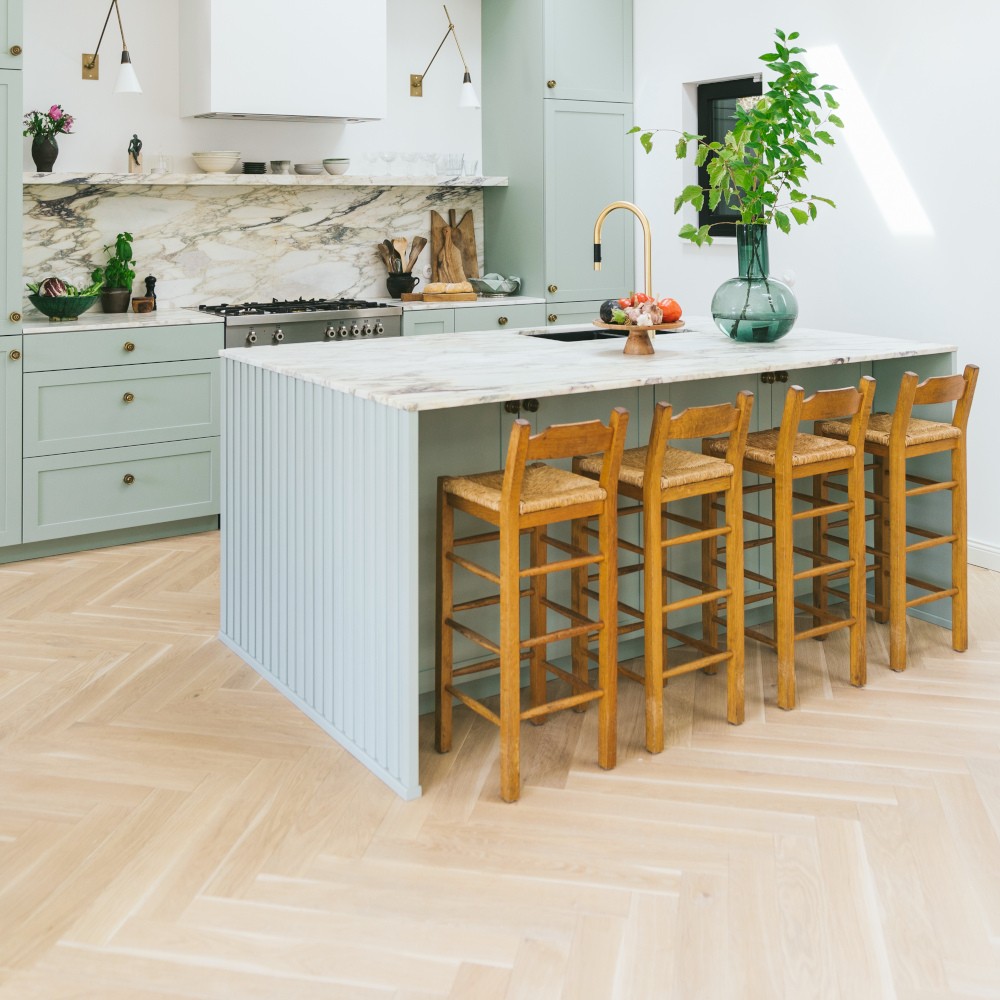 Fischgrätparkett Eiche Antik Creamy Horse  Fischgrät Antikbearbeitung Küche