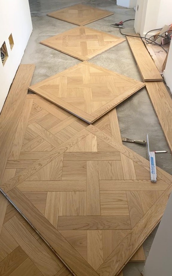 Verlegung von Tafelparkett Versailles, Sardinien Versaille-Tafel Eichenparkett