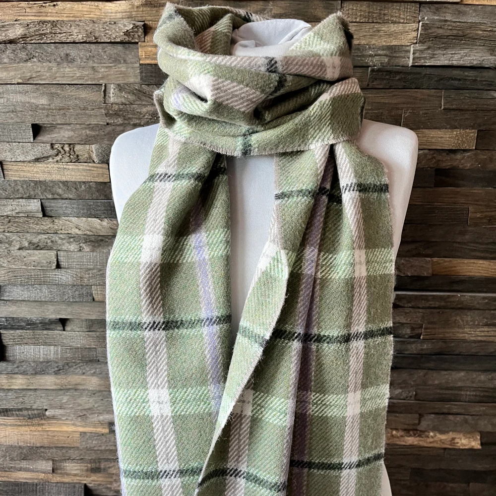 Foxford Wollschal - Green & Violet Check Grün karierter Schal, weiche Lambswool