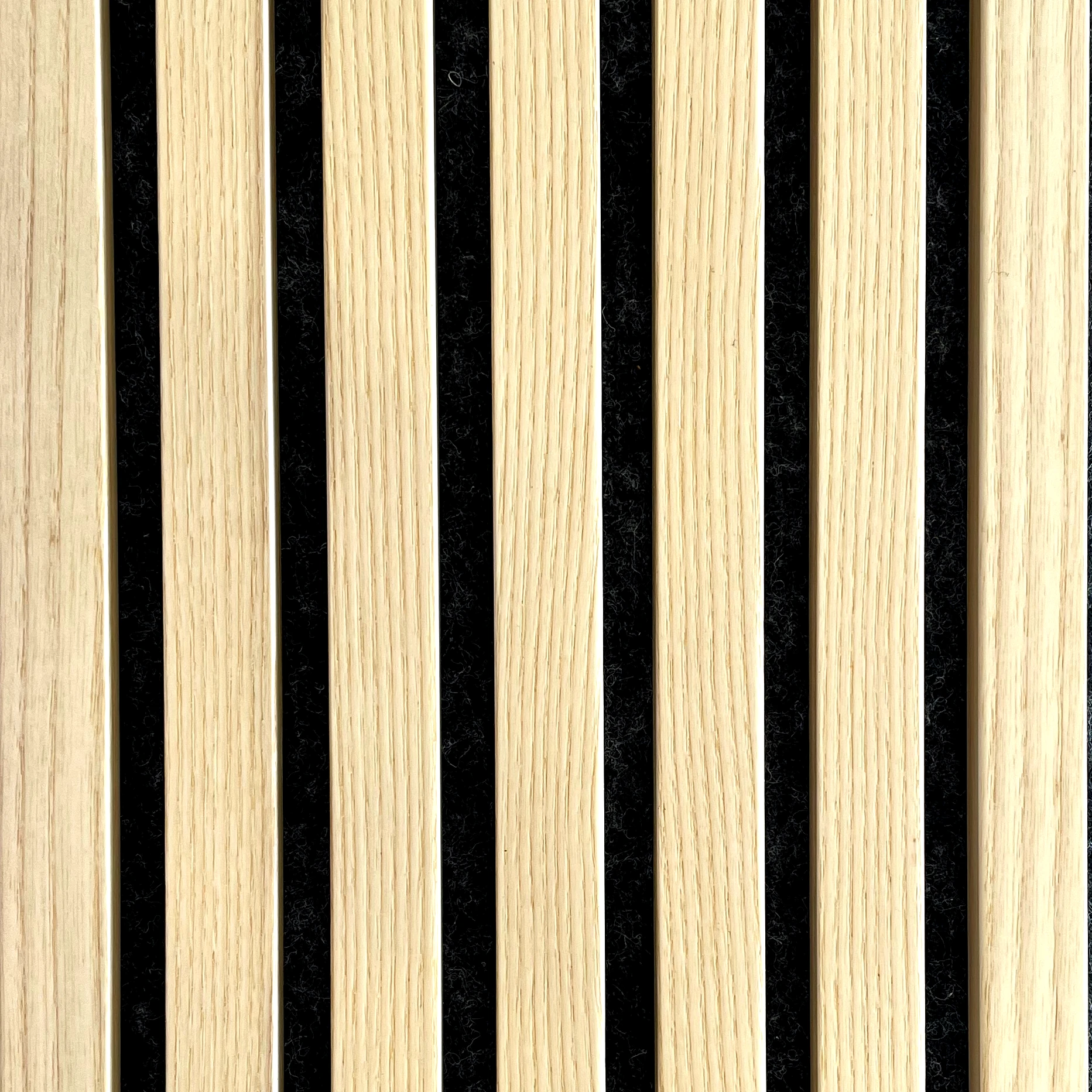 Akkustik Wandverkleidung mit Echtholzlatten aus Esche