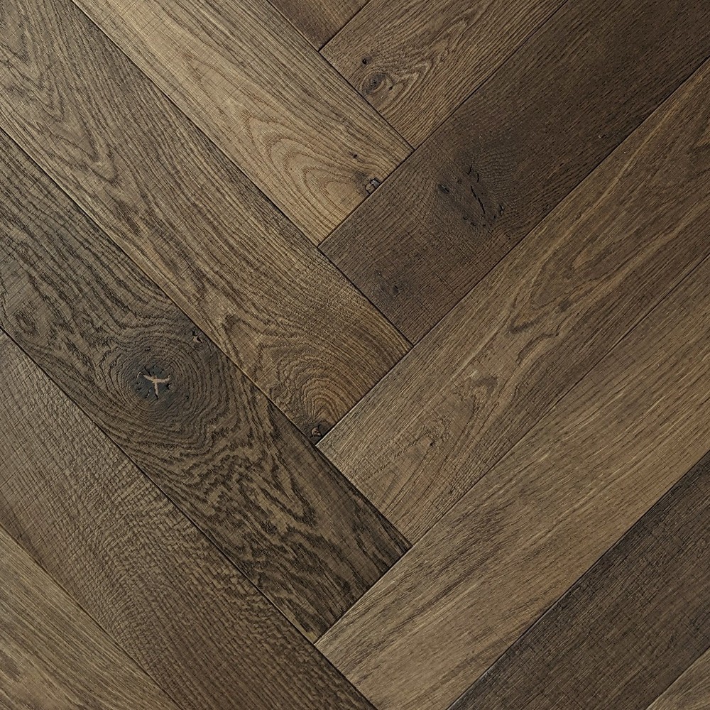 Fischgrät Eiche Coffee - Sägerau  Sägeraues Fischgrätparkett in dunklem Braun