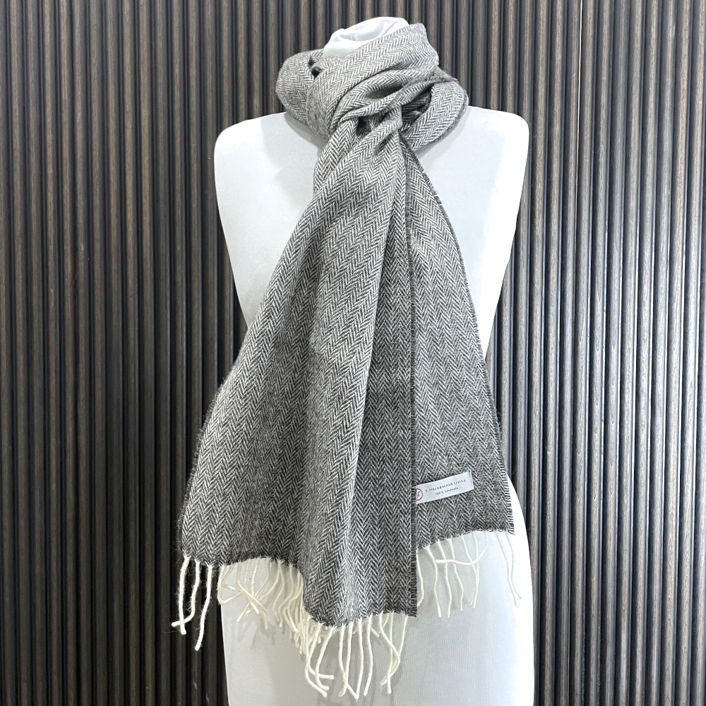 Grauer Wollschal, Lambswool, Schafwolle, Herringbone