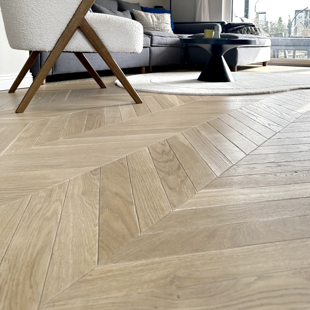 Franz. Fischgrät 45° Eiche Antik Creamy Horse Helles Chevron mit Antik-Look