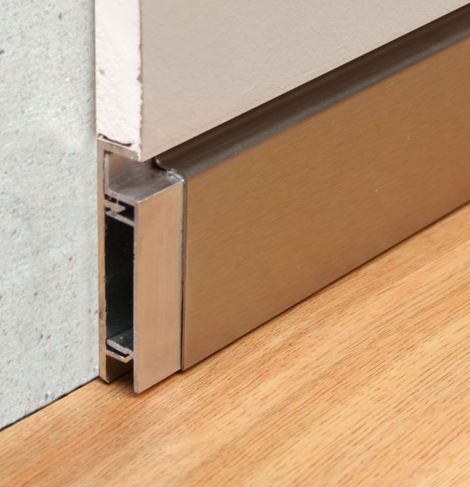 Wandbündige Sockelleiste mit Schattenfuge Aluleiste