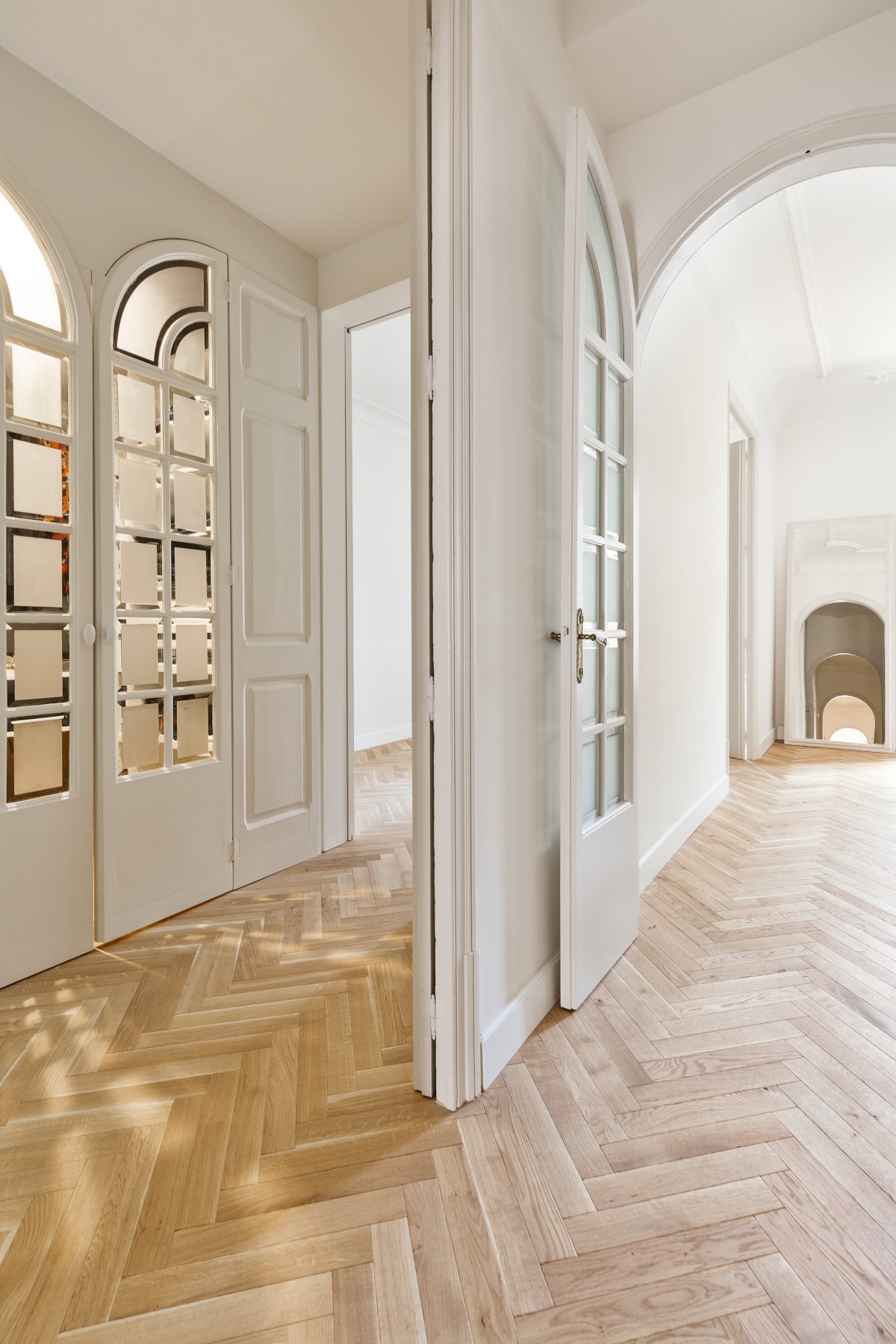 Fischgrät Antik Golden Horse, Barcelona Altbau Denkmalschutz Katalanischer Jugendstil