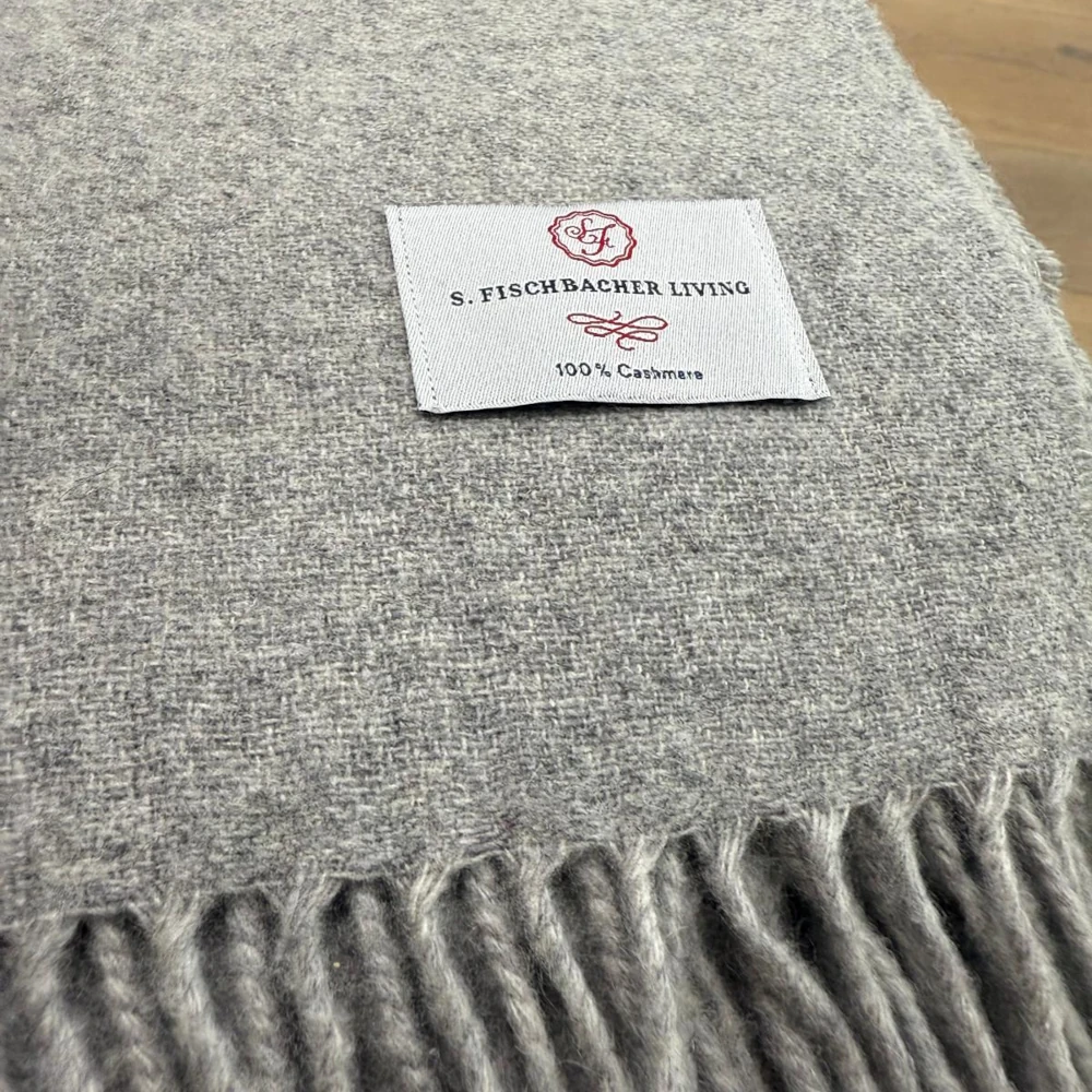 Plaid 100 % Cashmere - Classic Grey Plaid 100 % Cashmere - Classic Grey