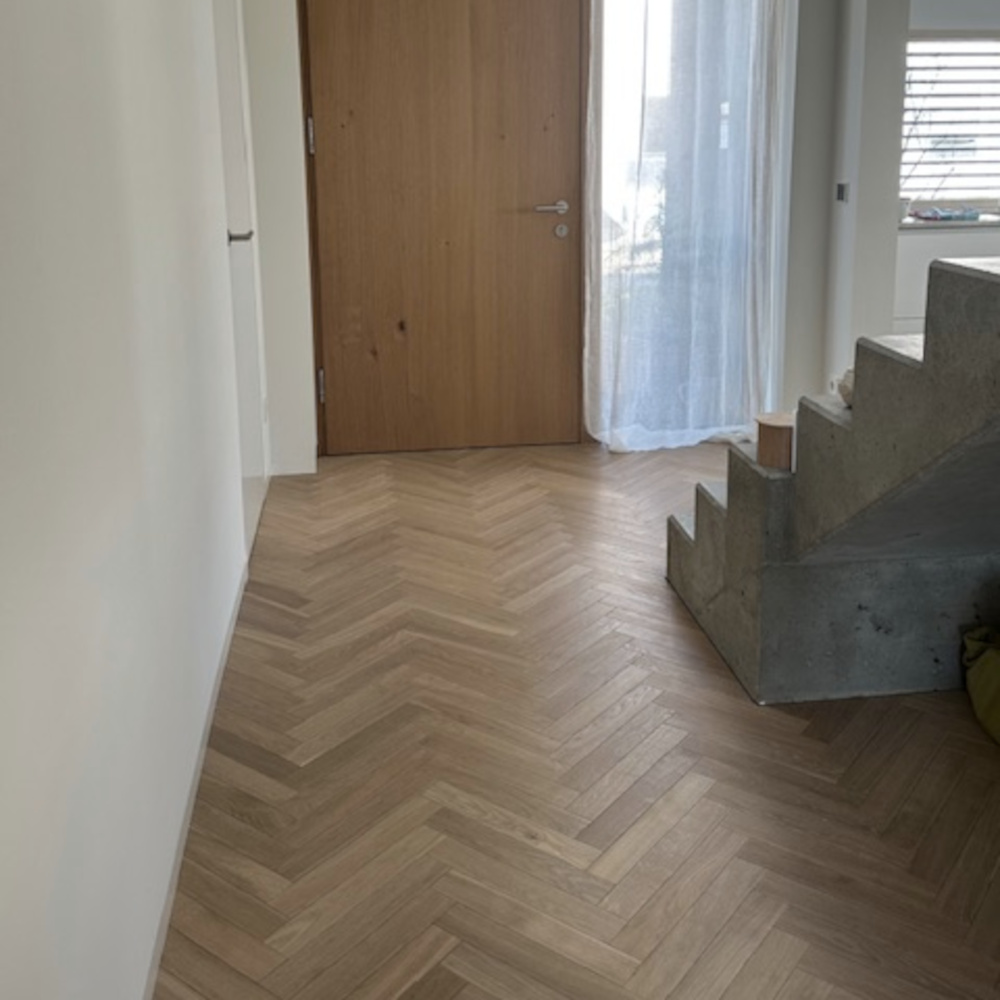 Aktion: Fischgrät Eiche massiv geräuchert - Smoky Horse Räuchereiche