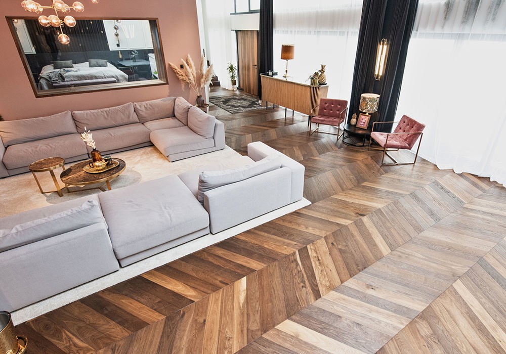 Französisches Fischgrät Eiche Colombian im Loft Chevron Räuchereiche Sanierung