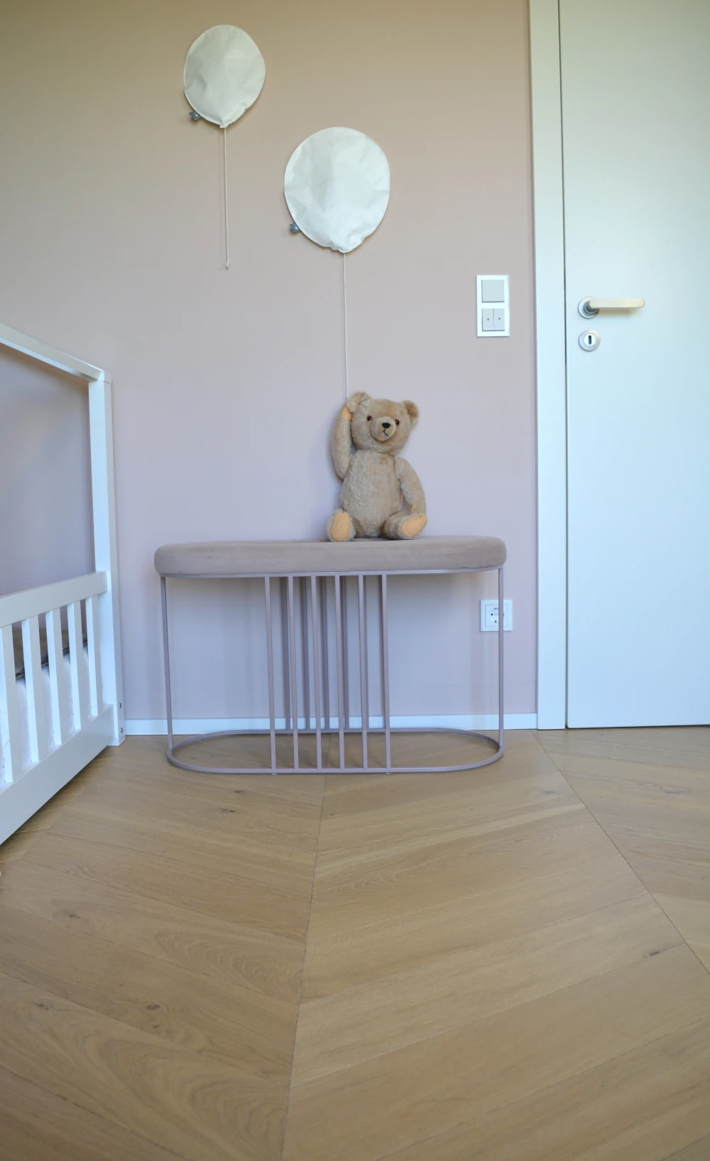 Französisches Fischgrät, Clear White - Select Chevron, helles Eichenparkett, Kinderzimmer