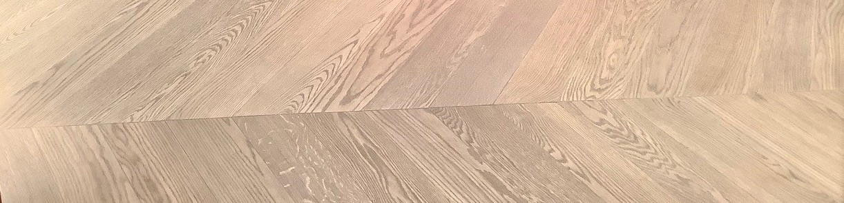 Französisches Fischgrät Super White  Französisches Fischgrät in Herren-Boutique