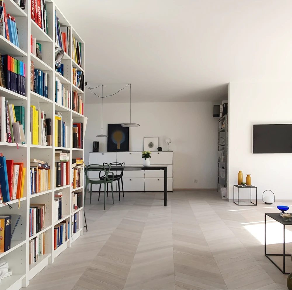 Französisches Fischgrät 60 °, Eiche massiv, Noblesse Polar White Chevron Massivholz, weißes Parkett