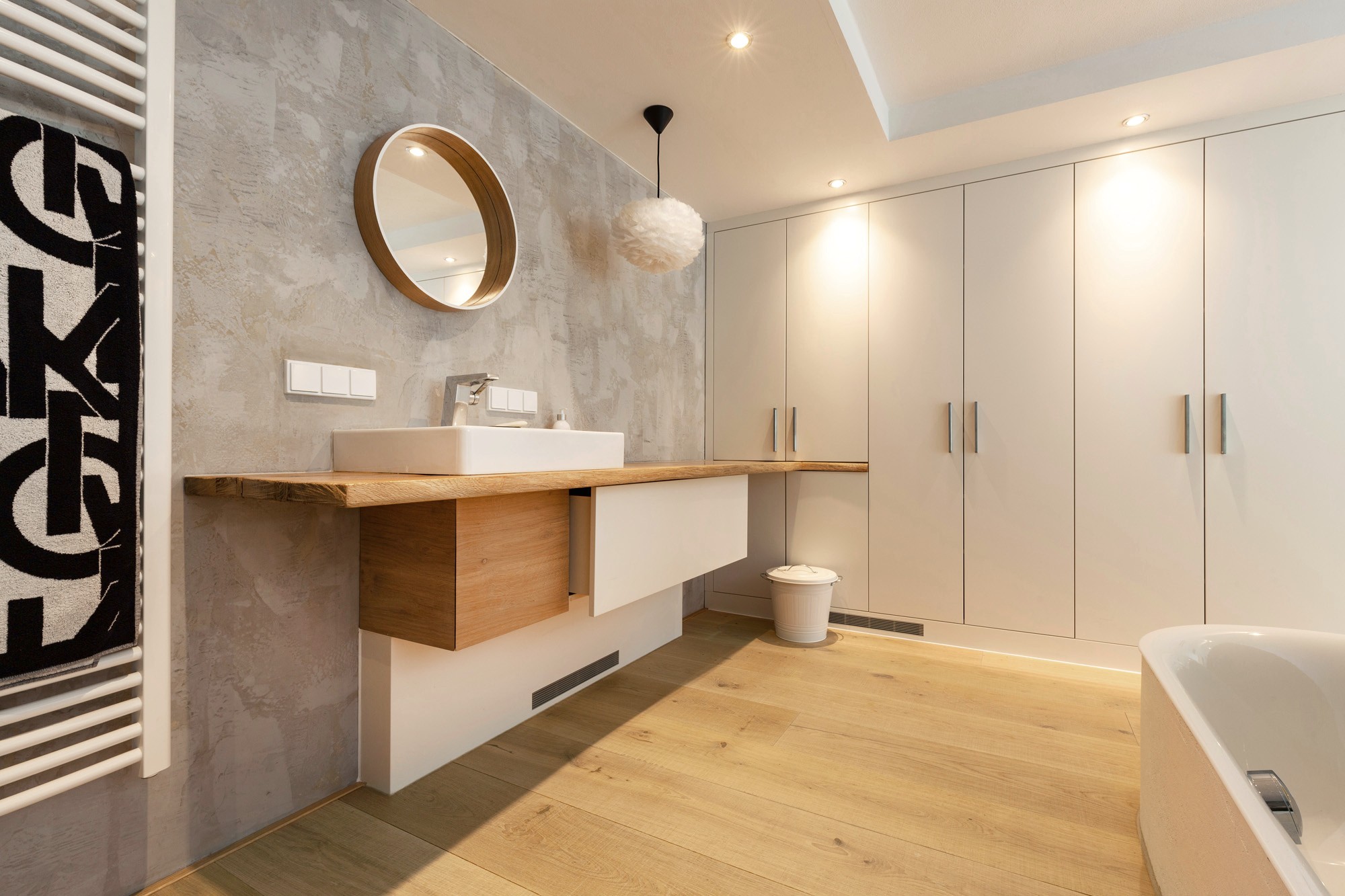 Schlossdielen / XXL-Dielen Eiche Clear White Helle Eichendielen im Badezimmer