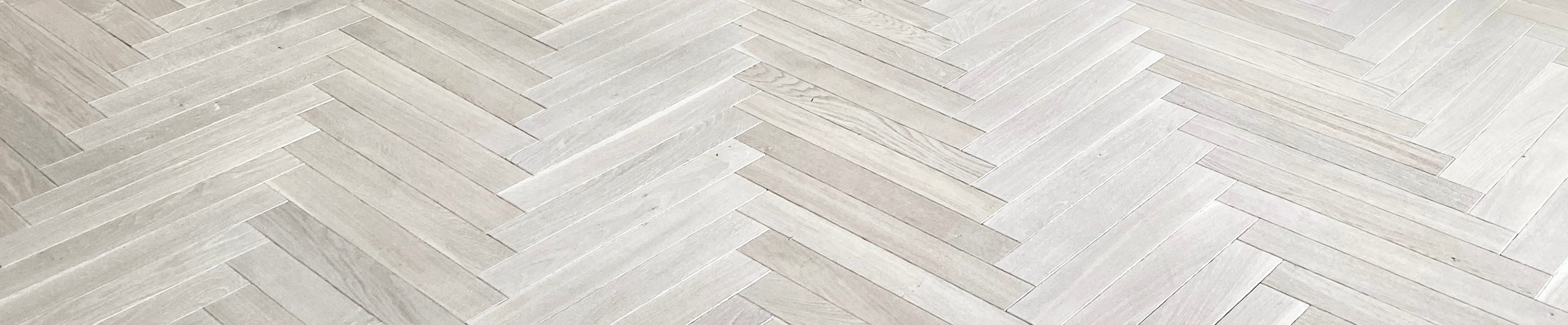 Fischgrät Eiche Noblesse Polar White Parkett weiß antik Schweiz Villa
