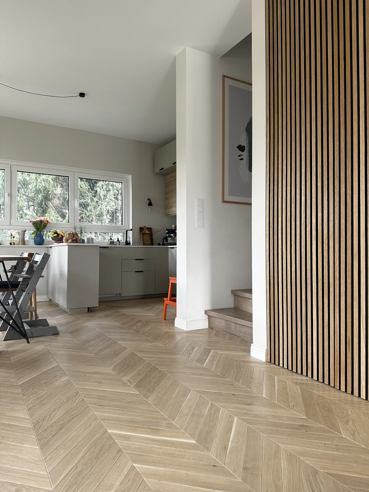 Französisches Fischgrät-Parkett Eiche Antik Creamy Horse Chevron Antikparkett