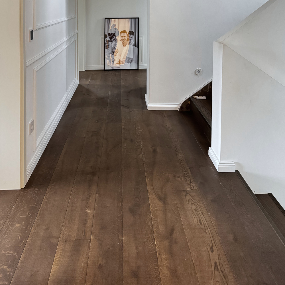 Dunkelbraune Eichendielen