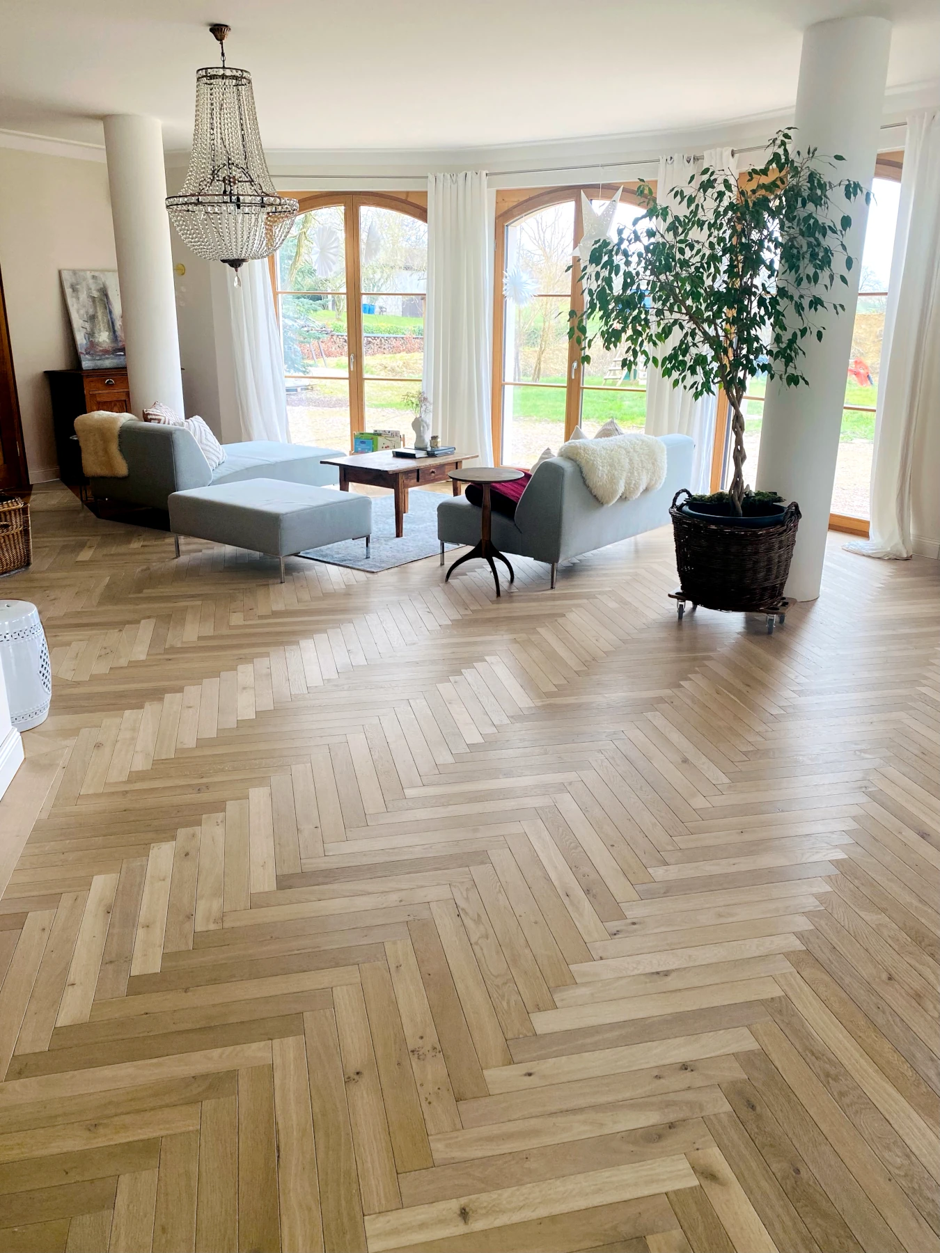 Fischgrät-Parkett Eiche Antik Sesame Helles Antikparkett, lange Fischgrätstäbe