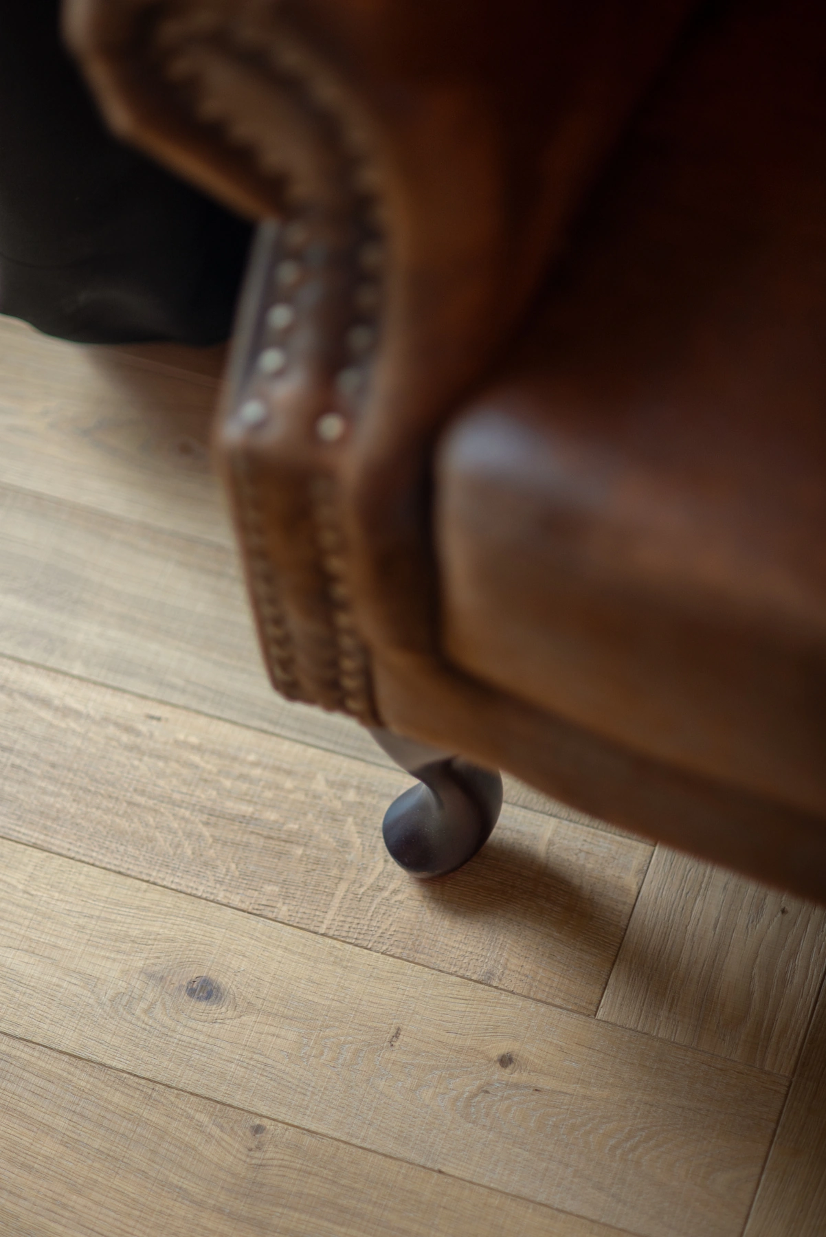 Fischgrät Sägerau Clear White, Eiche massiv Massivparkett, helles Fischgrätparkett