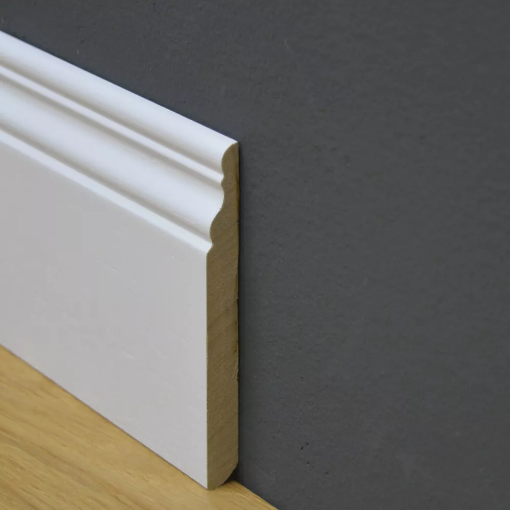 weiße Profilleisten, Massivholzleisten