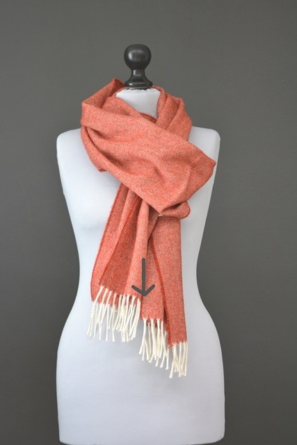 Schal binden zum Klassischen Pashminaknoten: Schritt 2