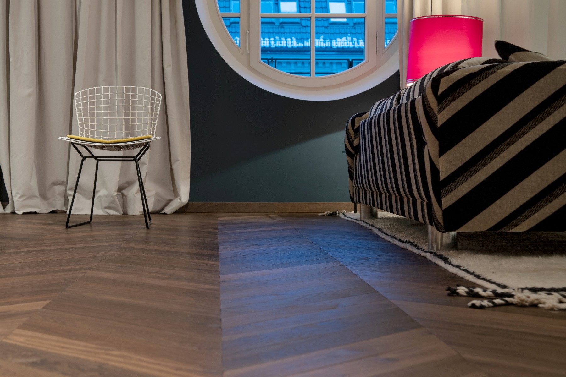 Französisches Fischgrät Eiche Antik Räuchereiche Antibes Chevron Antikbearbeitung