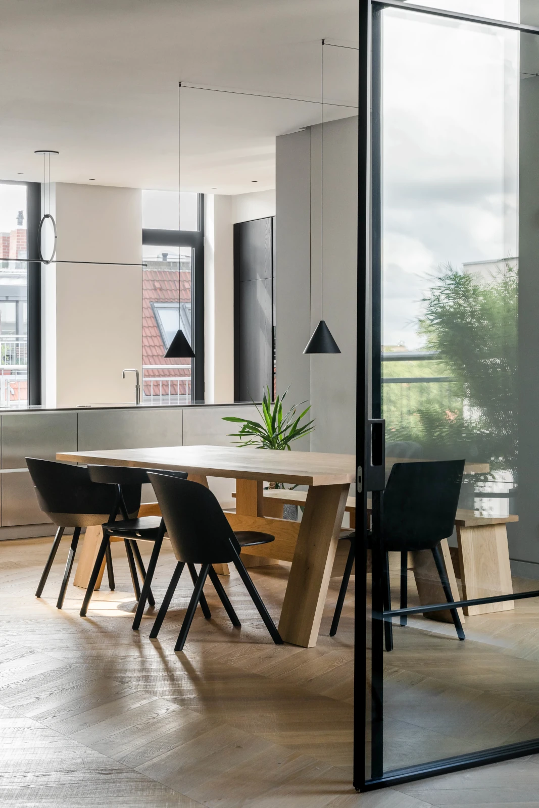 Französisches Fischgrät Clear White Sägerau Helles Chevron, Foto Giulia Maretti