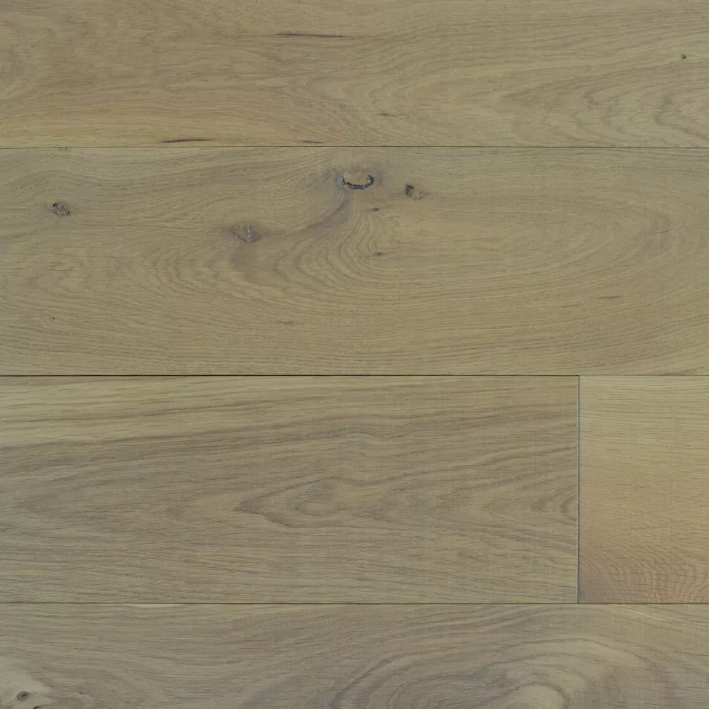 Robuster Massivholzboden braun