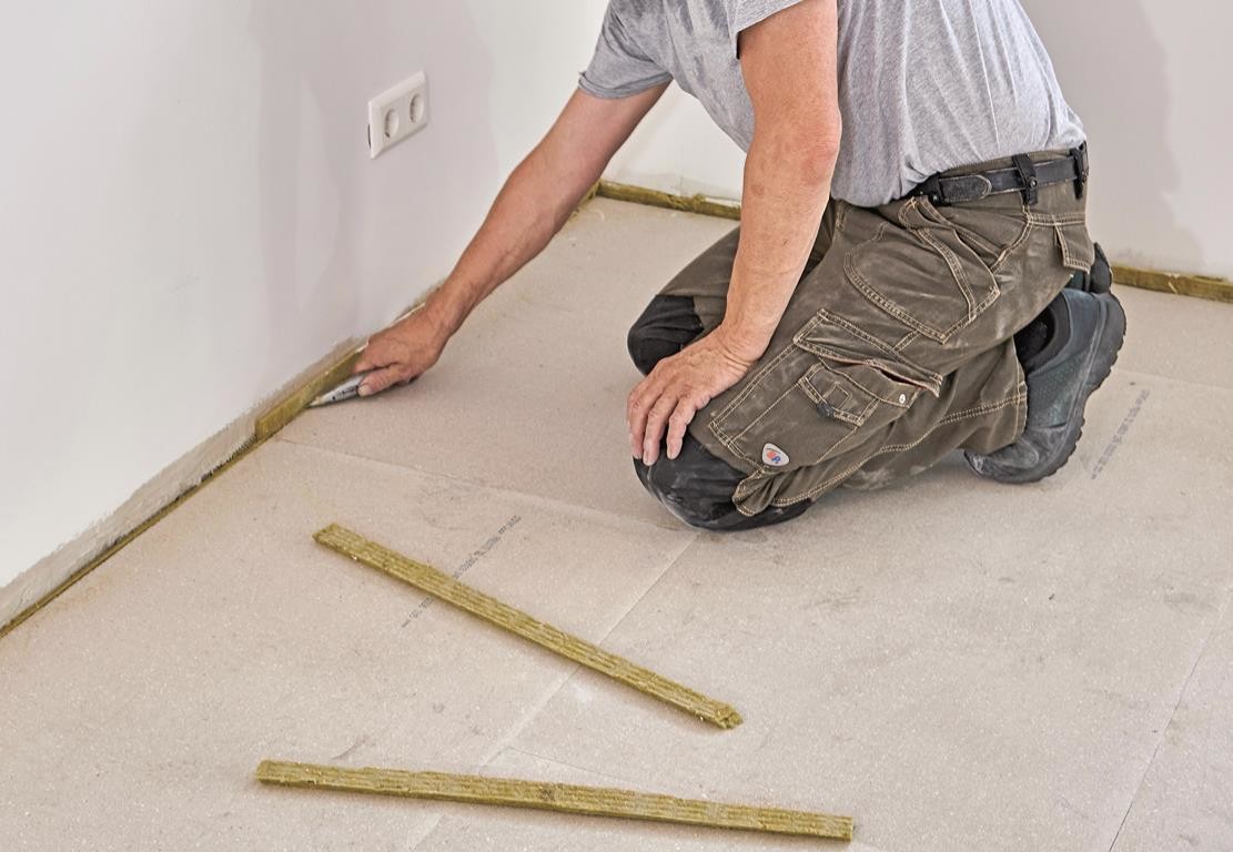 Verlegung von Knauf GIFAfloor PRESTO Platten Altbausanierung, Holzbalkendecke, Trockenestrich