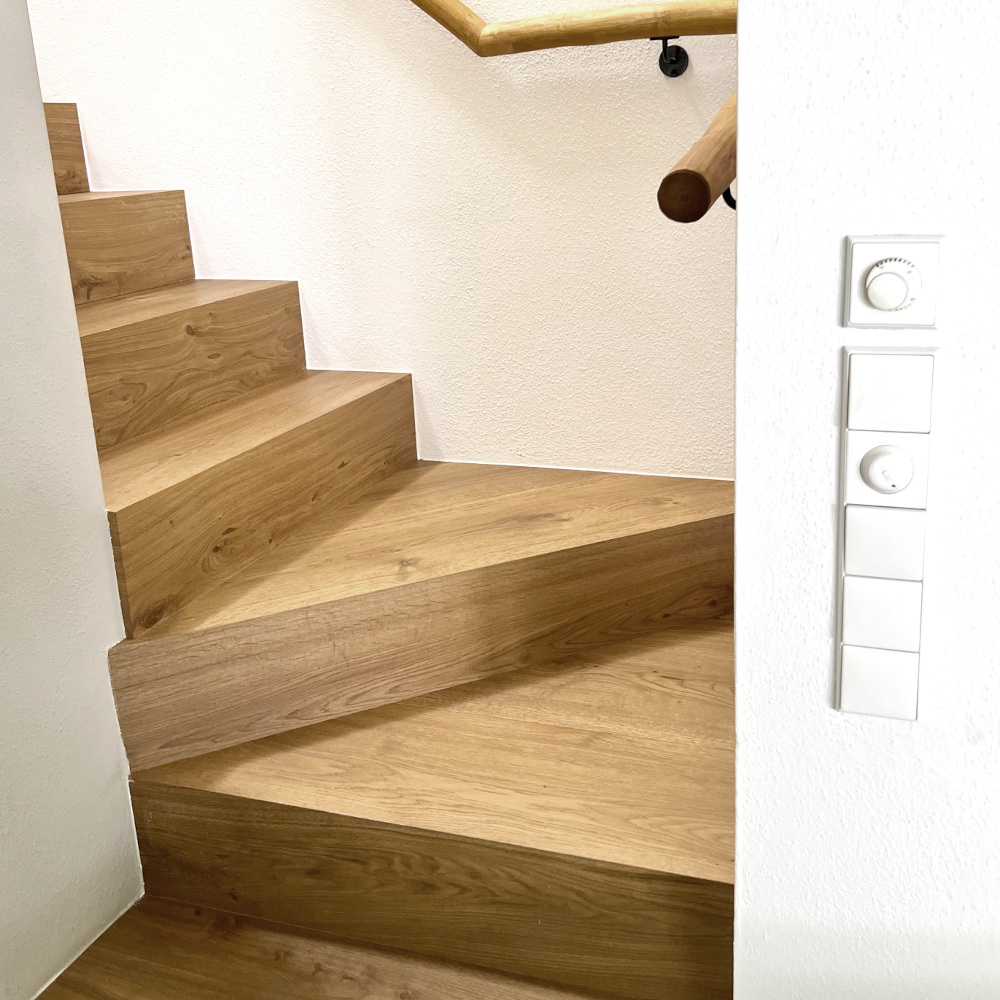 Treppenstufen Eiche Orantico - Wirtshausboden  Stark strukturiert Eichentreppe