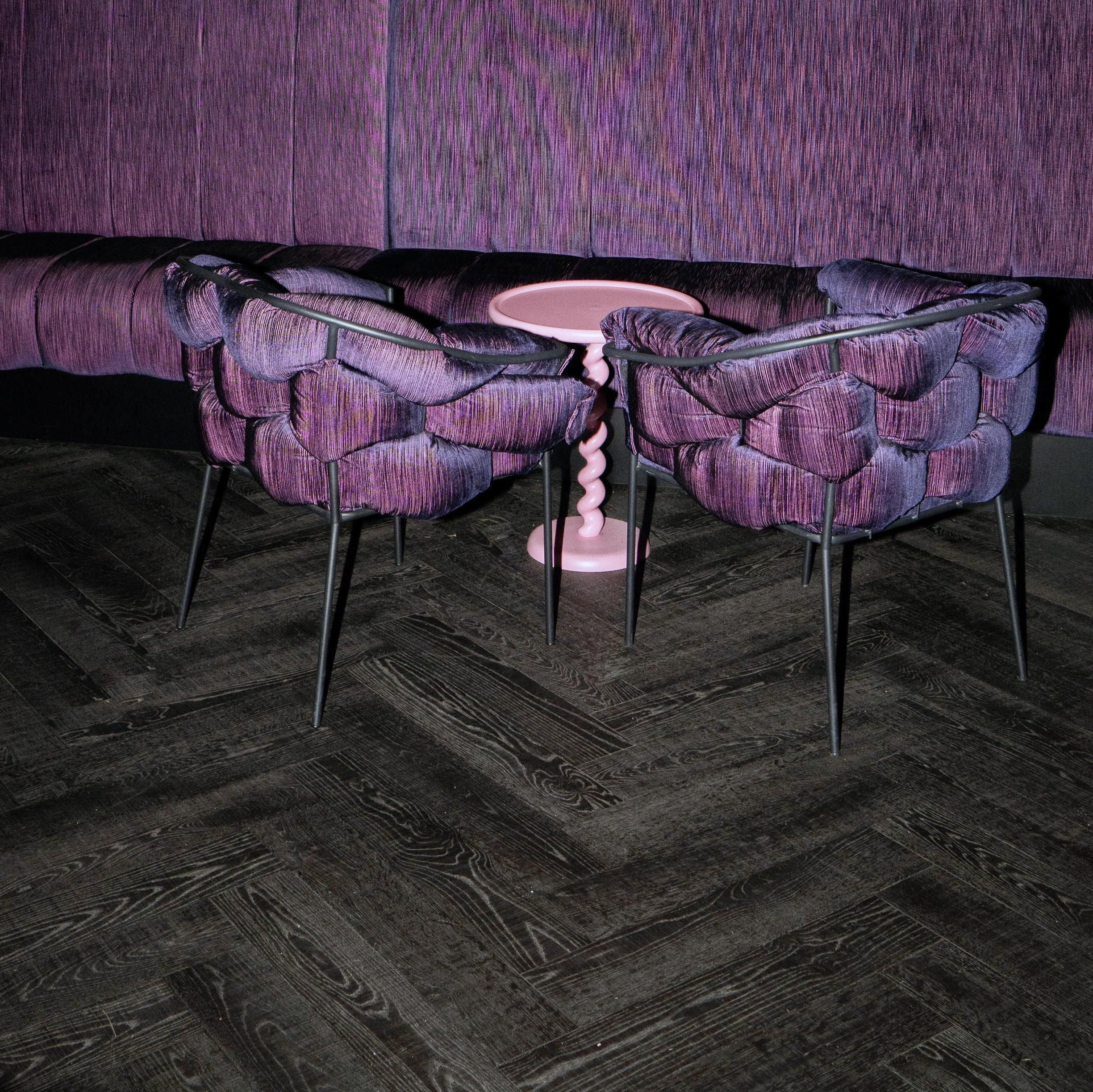 Fischgrät Eiche Night Black - Sägerau, Lounge mariatheresia Gastronomie, Innsbruck Schwarzes Parkett Gastronomie