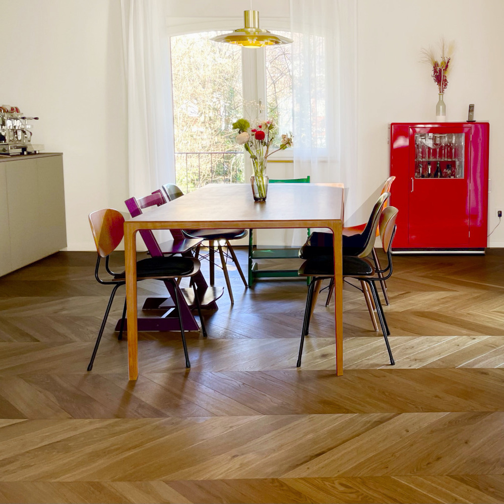 Franz. Fischgrät Eiche Caramel (geräuchert), Select Chevron hellbraunes Parkett Räuchereiche