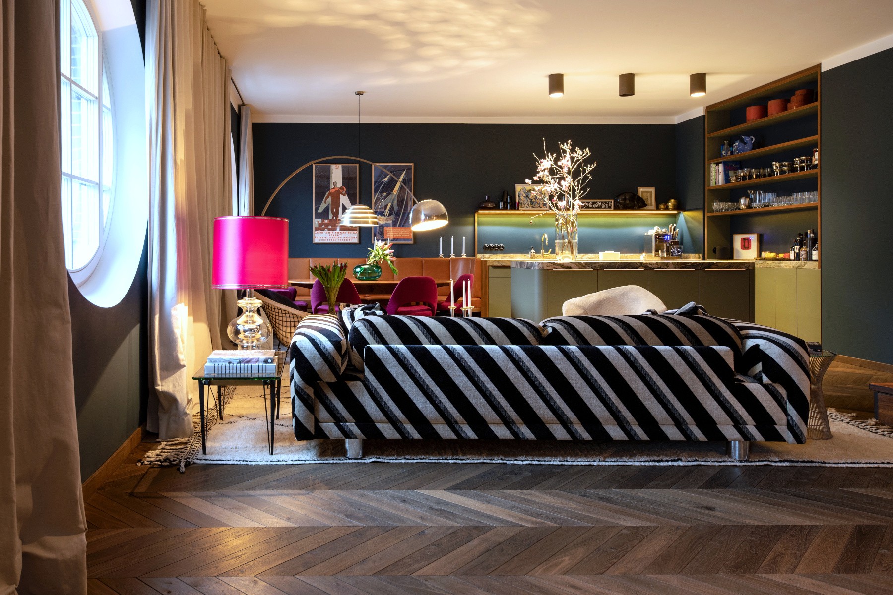 Französisches Fischgrät Eiche Antik Räuchereiche Antibes Chevron Antikbearbeitung