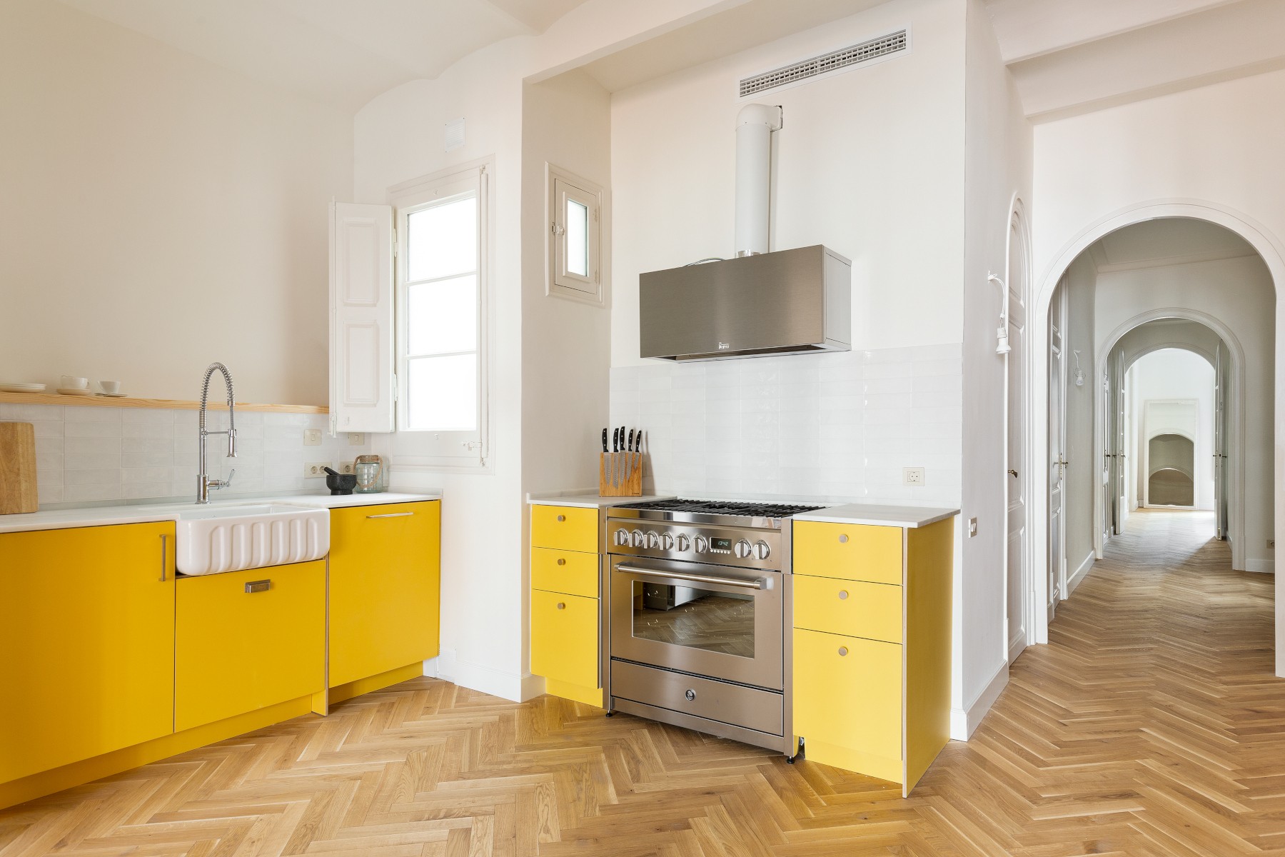 Fischgrät Antik Golden Horse, Barcelona Altbau Denkmalschutz Katalanischer Jugendstil