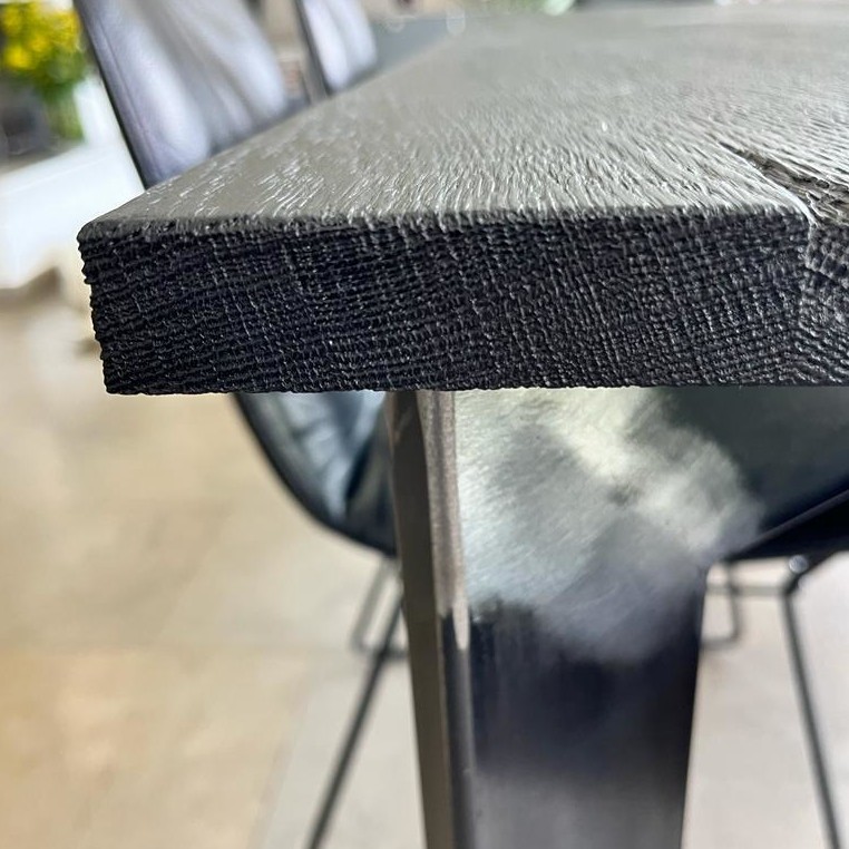 Esstisch massive Mooreiche Esstisch aus massiver Mooreiche