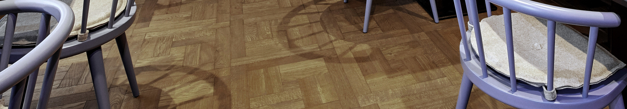 Tafelparkett London Walnut im Restaurant Röschtigrabe Schweiz