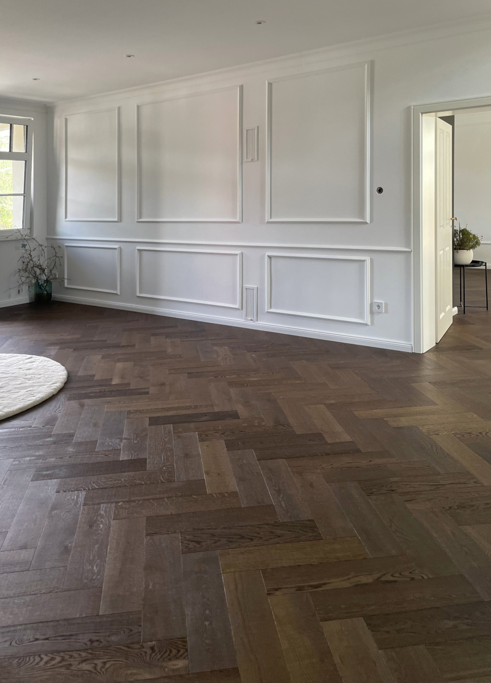 Dunkelbraunes Fischgrätparkett