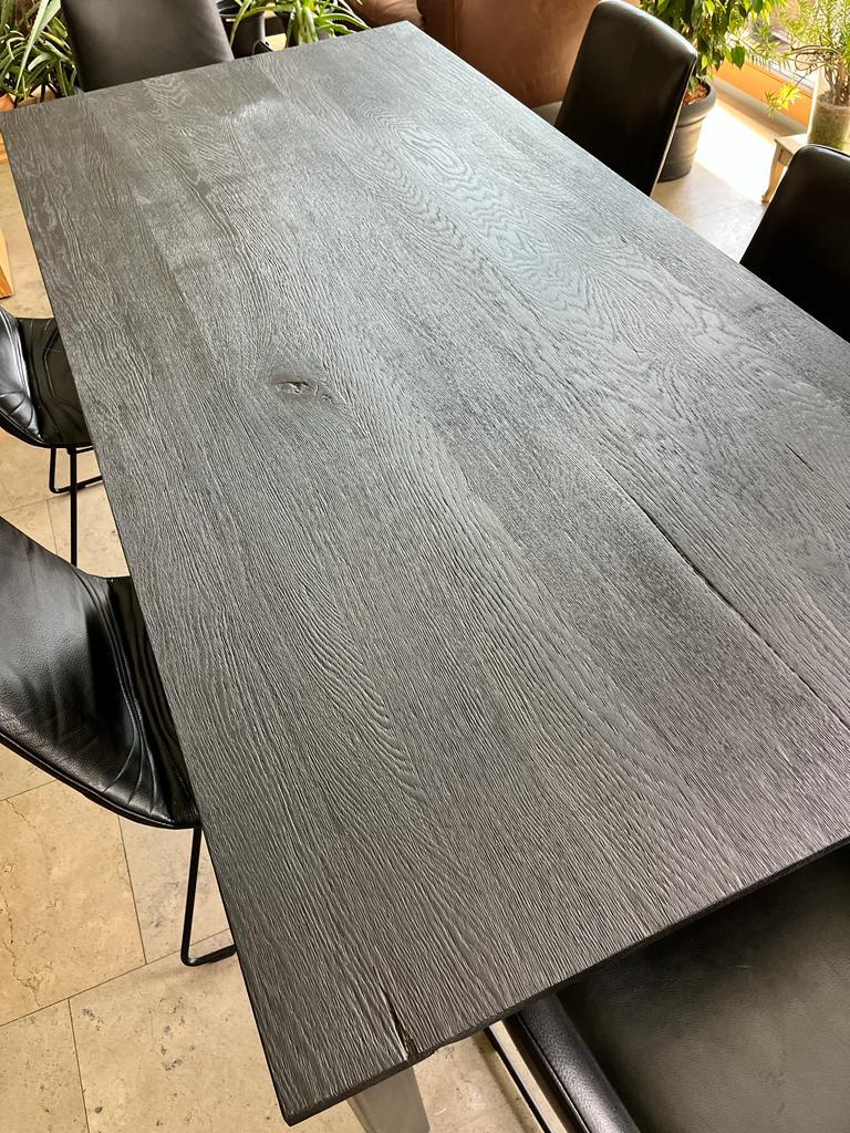 Esstisch massive Mooreiche Esstisch aus massiver Mooreiche