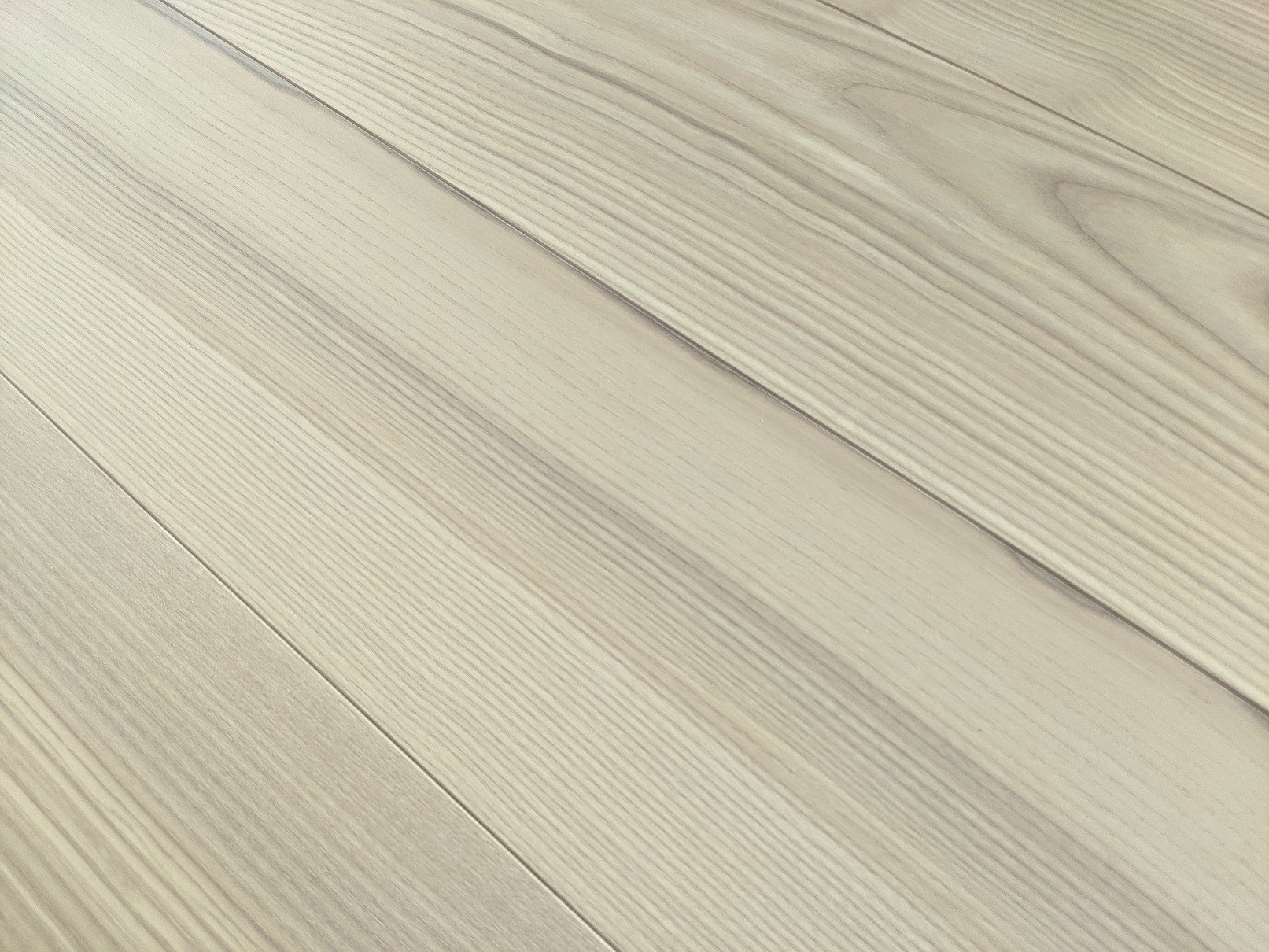 Eschendiele Super White, Sortierung Seledt Landhausdielen Eschenholz