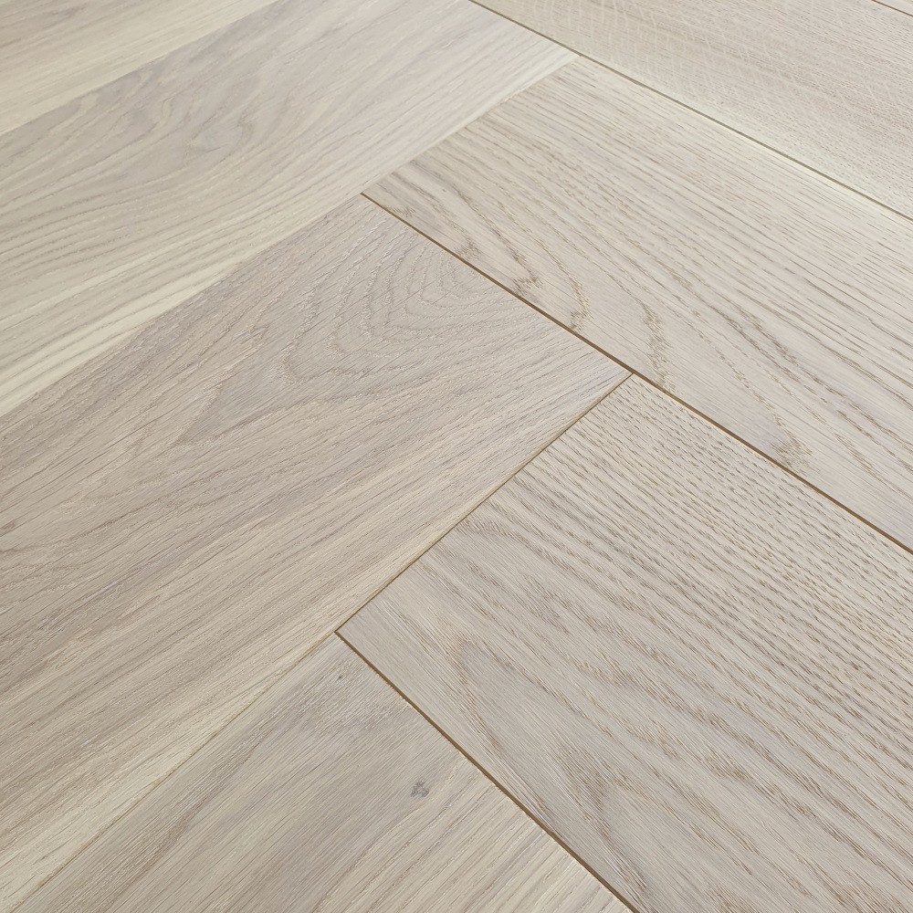 Fischgrät Eiche White Fog Living Elegantes Fischgrät-Parkett in Sortierung Living