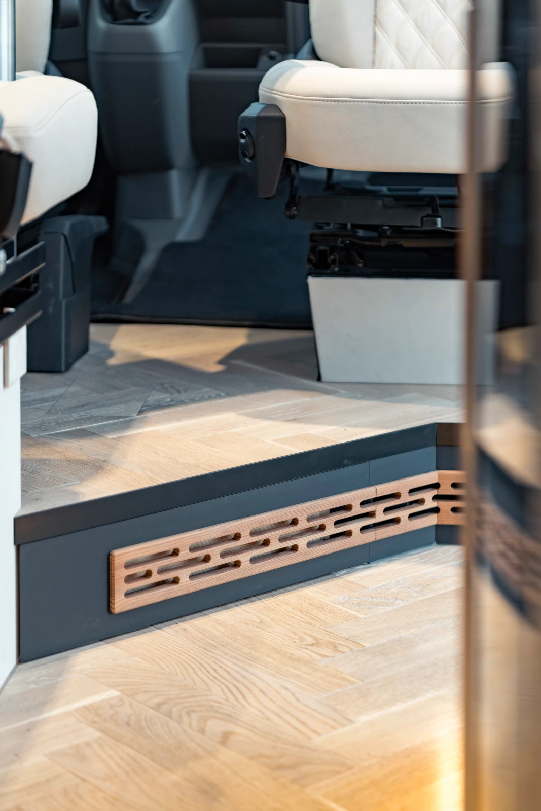 Fischgrät Super White Sägerau Wohnmobil Camping