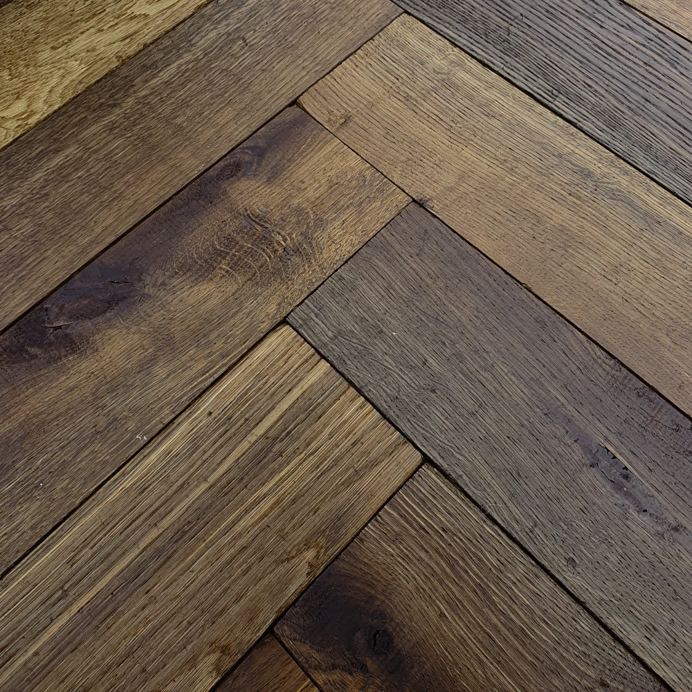 Fischgrät Antik Perpignan Dunkelbraunes Parkett Räuchereiche Antikbearbeitung