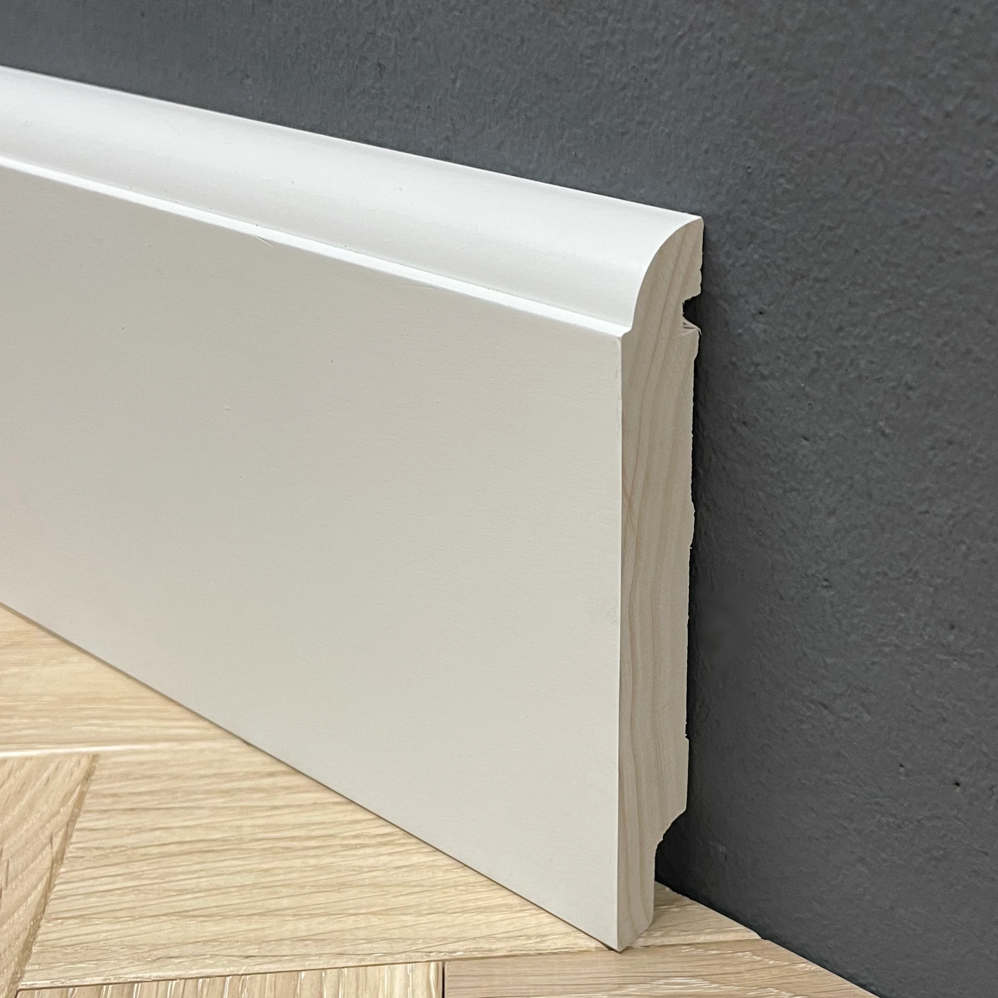 Frankfurter Leiste, weiß lackiert Frankfurter Leiste, weiß lackiert