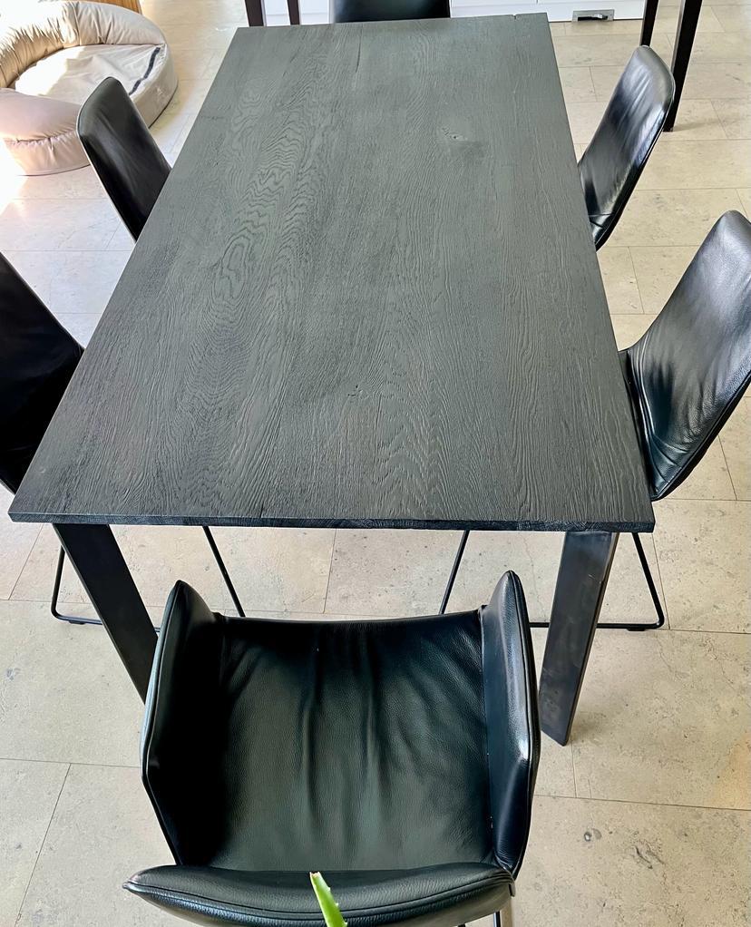 Esstisch massive Mooreiche Esstisch aus massiver Mooreiche