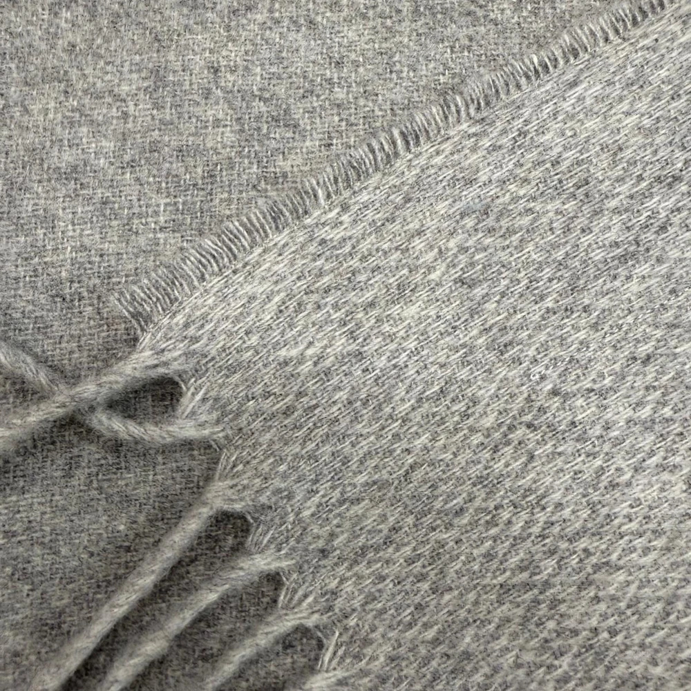 Plaid 100 % Cashmere - Classic Grey Plaid 100 % Cashmere - Classic Grey