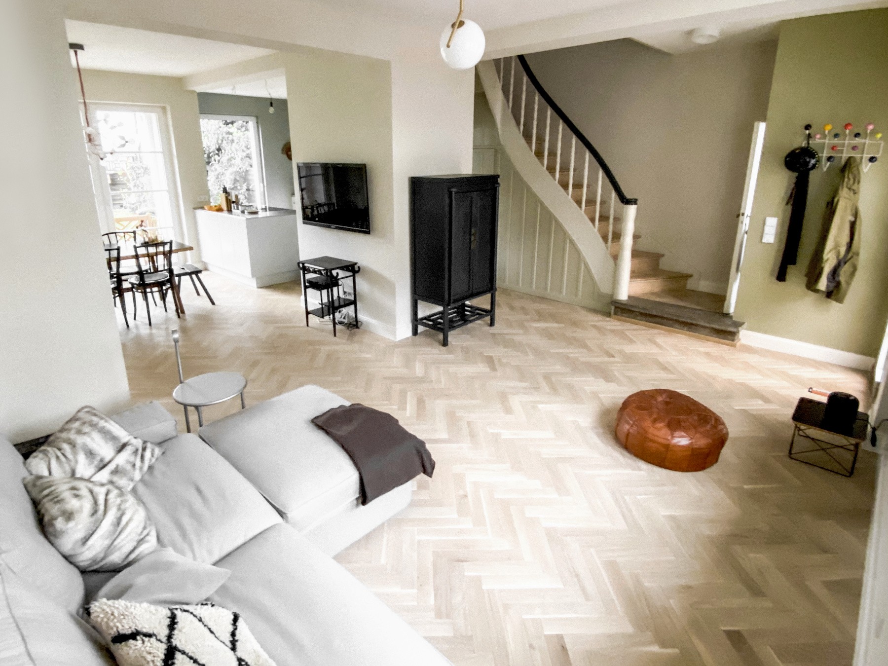 Fischgrät Eiche Creamy Horse Fischgrätparkett antik hell Wohnzimmer