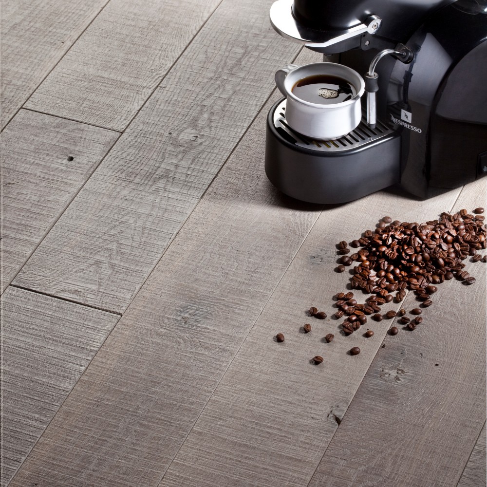 Eiche Café Lille - Sägerau Sägeraue Eichendielen Räuchereiche