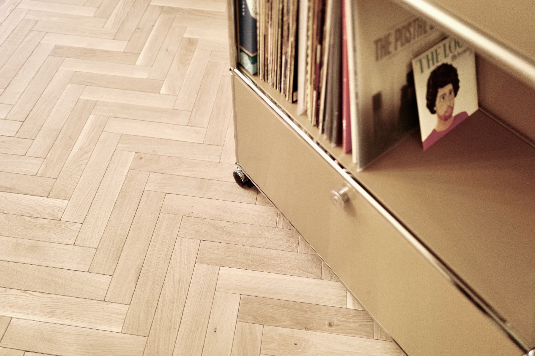 Fischgrät Eiche Creamy Horse Fischgrätparkett antik hell Wohnzimmer