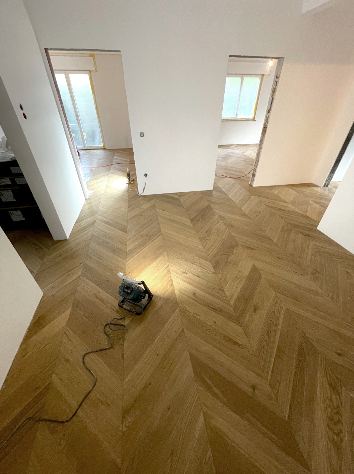 Franz. Fischgrät Eiche Caramel (geräuchert), Select Chevron hellbraunes Parkett Räuchereiche