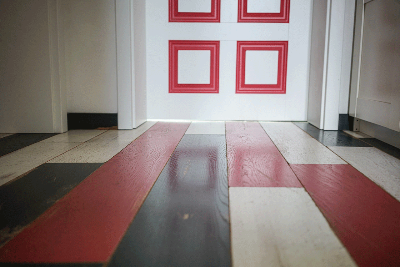 Vintage-Dielen Loft Rot Farbige Vintage Dielen aus Eiche Flur