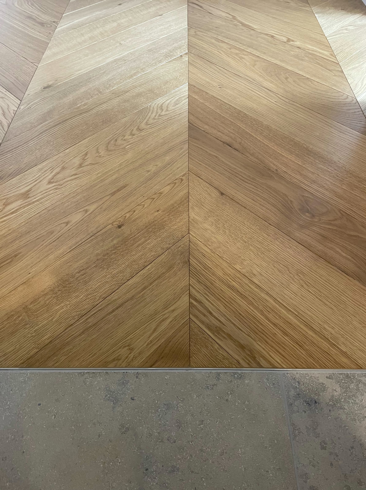 Franz. Fischgrät Eiche Caramel (geräuchert), Select Chevron hellbraunes Parkett Räuchereiche