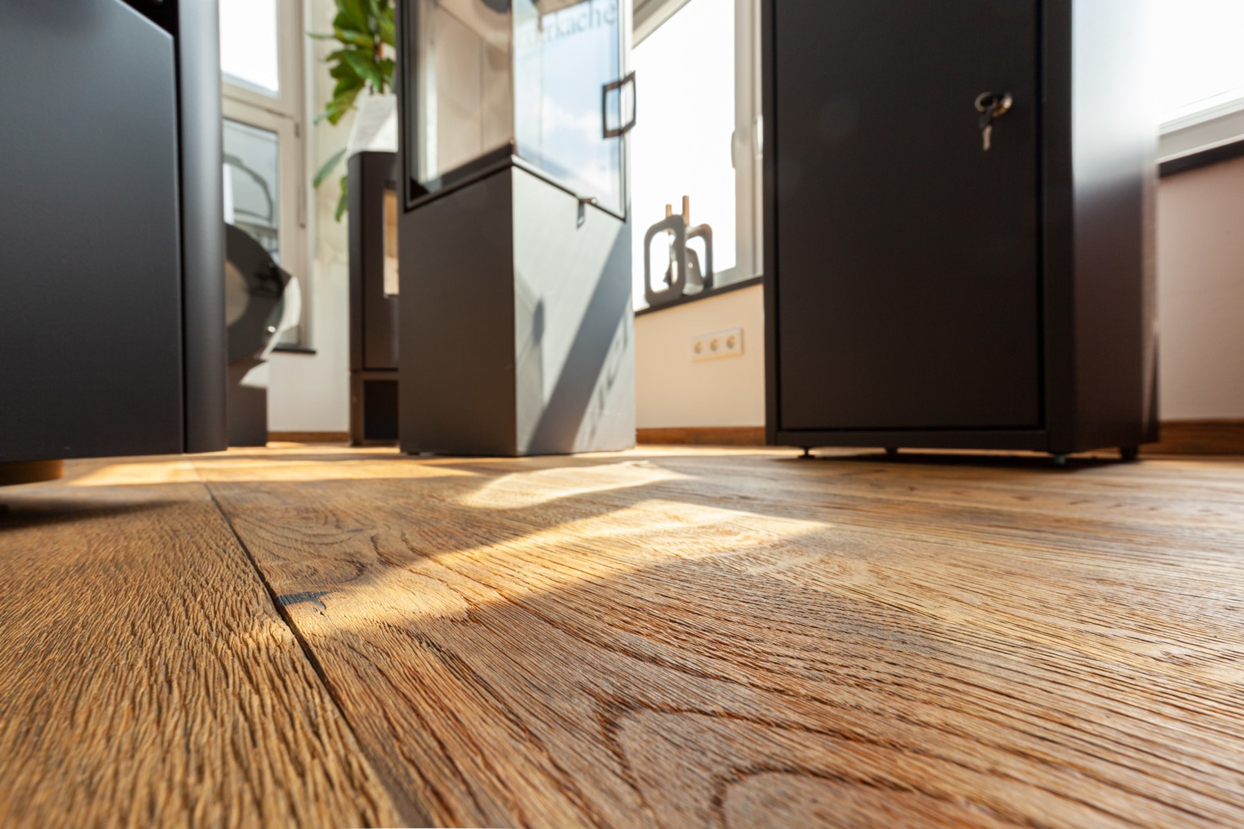 Wirtshausboden Eichendielen Avignon Massivholzdielen, Massivdielen, Handarbeit, robuste Eichendielen, Kachelofen